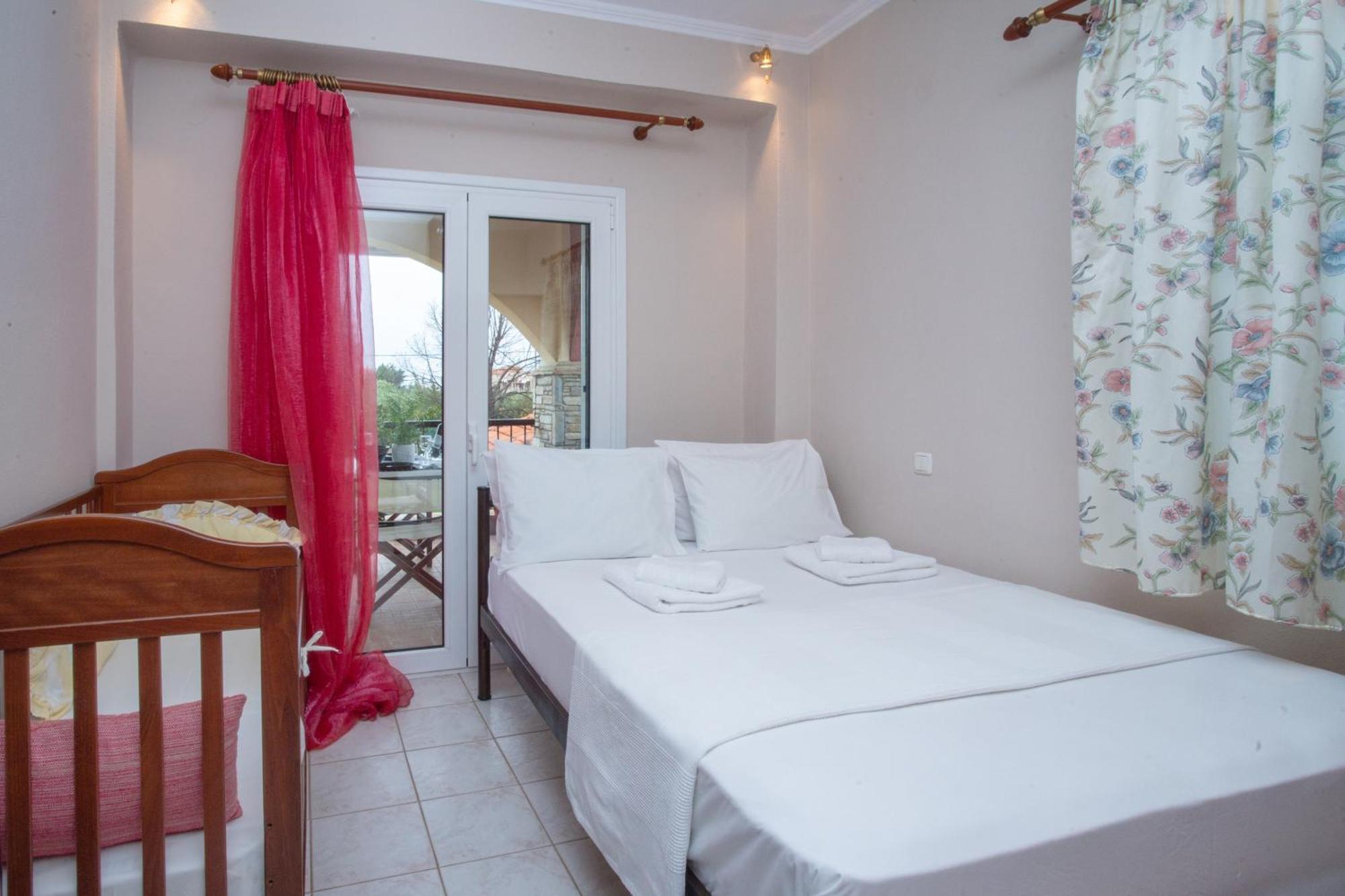 Private 6-Bdrm Villa With Garden 150M To Beach Paradisos Dış mekan fotoğraf