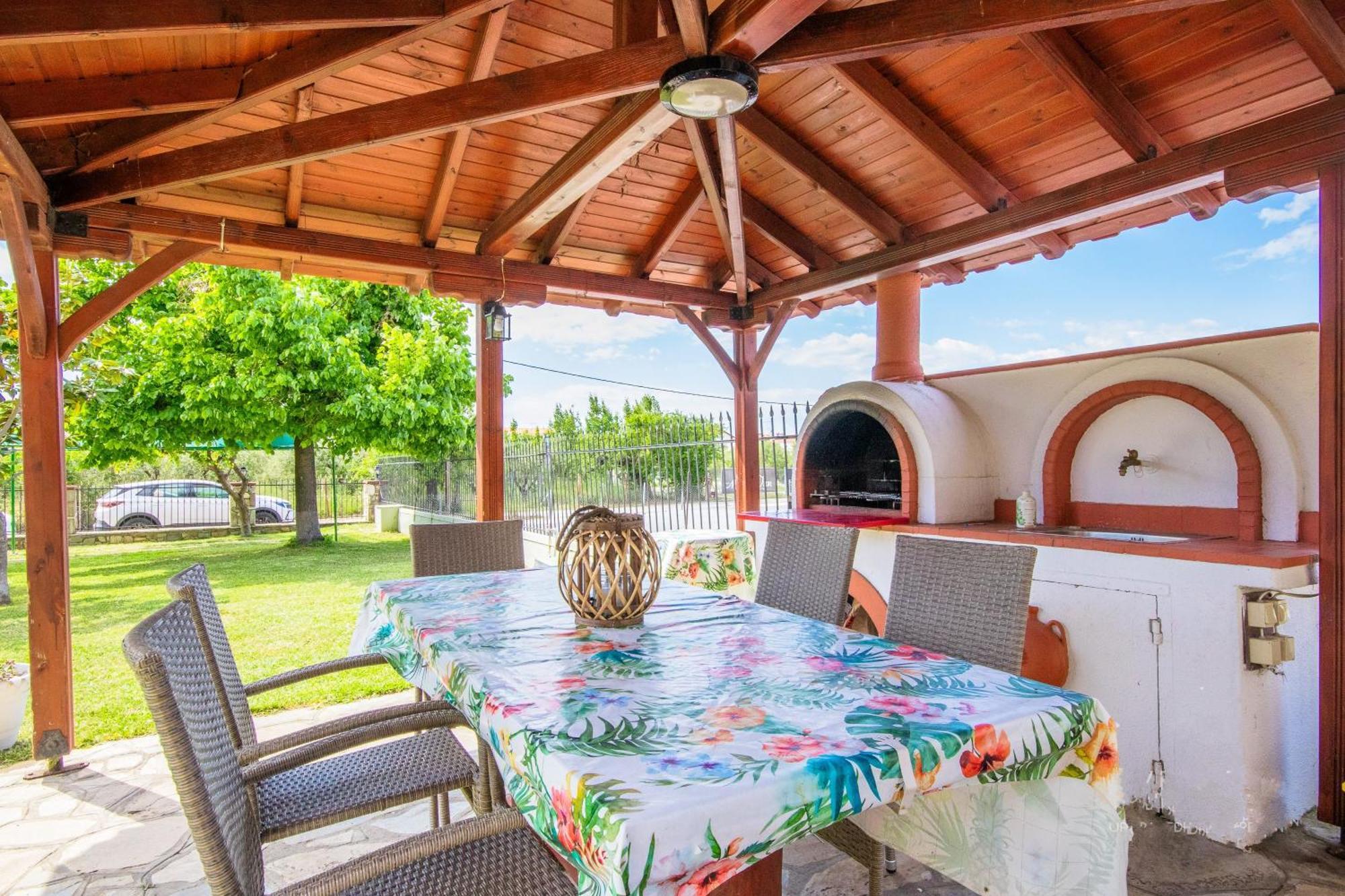 Private 6-Bdrm Villa With Garden 150M To Beach Paradisos Dış mekan fotoğraf