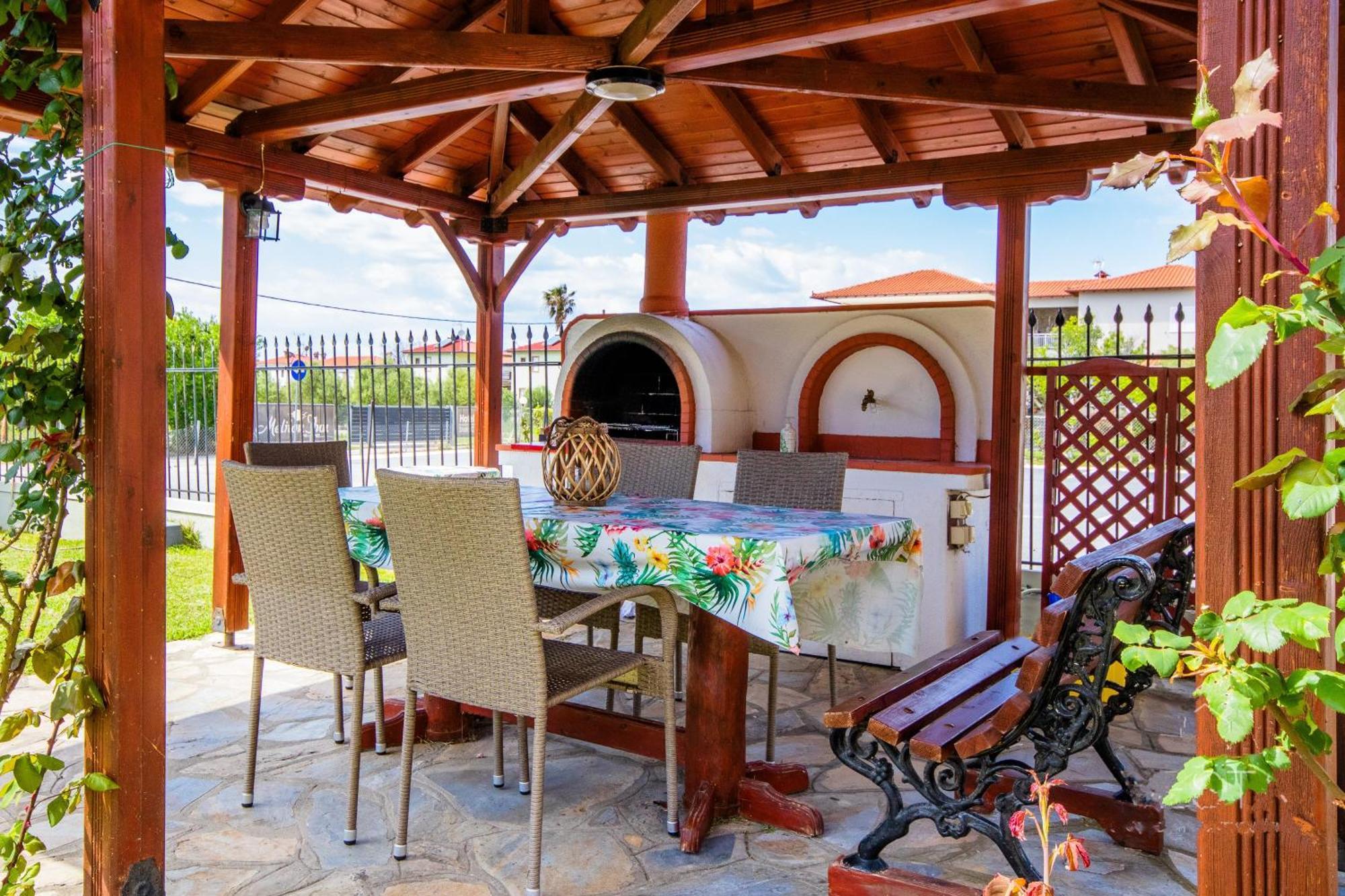 Private 6-Bdrm Villa With Garden 150M To Beach Paradisos Dış mekan fotoğraf